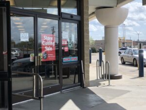 US retail leasing volume declines in Q2 2025 amid uncertainty, lack of prime supply